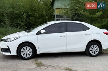 Седан Toyota Corolla 2017 в 