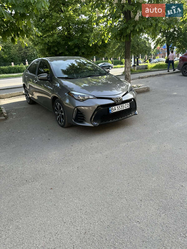 Седан Toyota Corolla 2017 в Кропивницькому