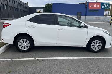 Седан Toyota Corolla 2015 в 