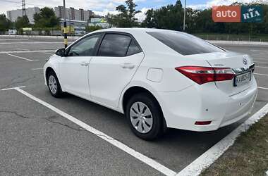 Седан Toyota Corolla 2015 в 