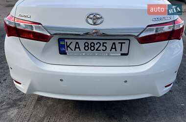 Седан Toyota Corolla 2015 в 