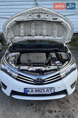 Седан Toyota Corolla 2015 в 