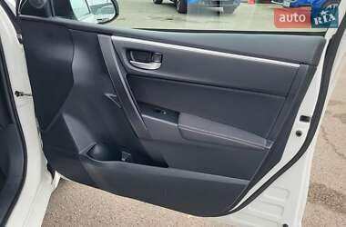 Седан Toyota Corolla 2018 в 