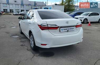 Седан Toyota Corolla 2018 в 