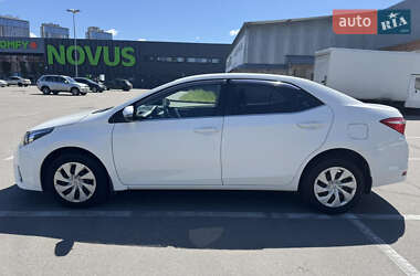 Седан Toyota Corolla 2013 в 