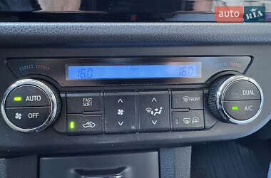 Седан Toyota Corolla 2013 в 
