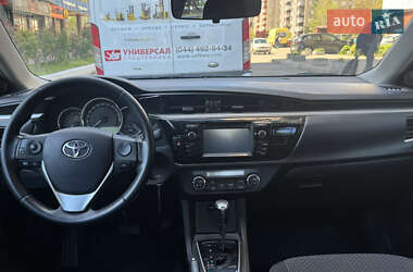 Седан Toyota Corolla 2013 в 