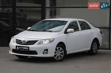 Седан Toyota Corolla 2013 в 