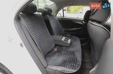 Седан Toyota Corolla 2013 в 