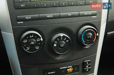 Седан Toyota Corolla 2013 в 