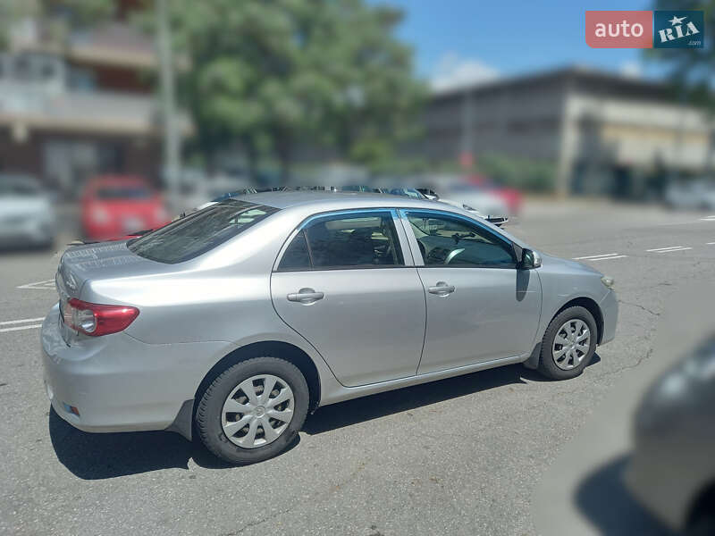 Седан Toyota Corolla 2011 в Львові