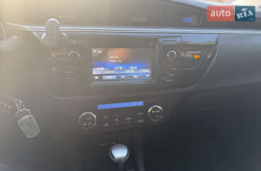Седан Toyota Corolla 2014 в 
