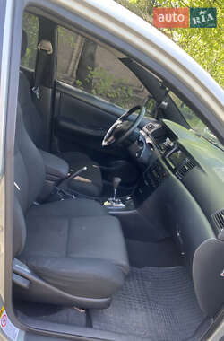 Хетчбек Toyota Corolla 2005 в 