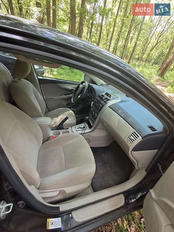 Седан Toyota Corolla 2012 в Добропіллі