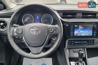 Седан Toyota Corolla 2018 в 