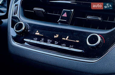 Седан Toyota Corolla 2019 в 