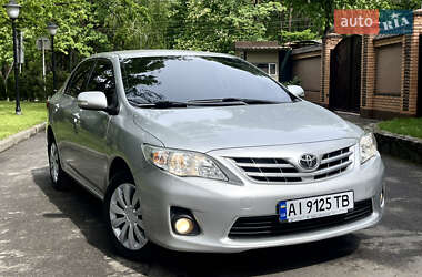 Седан Toyota Corolla 2010 в Чернигове