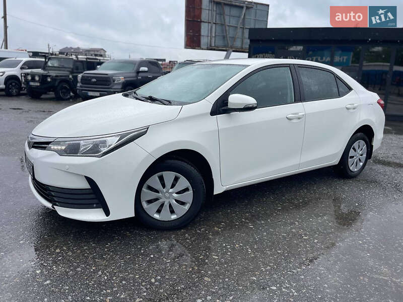 Седан Toyota Corolla 2016 в Киеве
