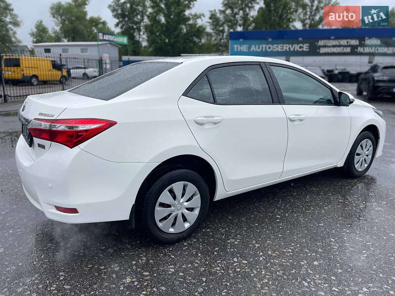 Седан Toyota Corolla 2016 в Киеве