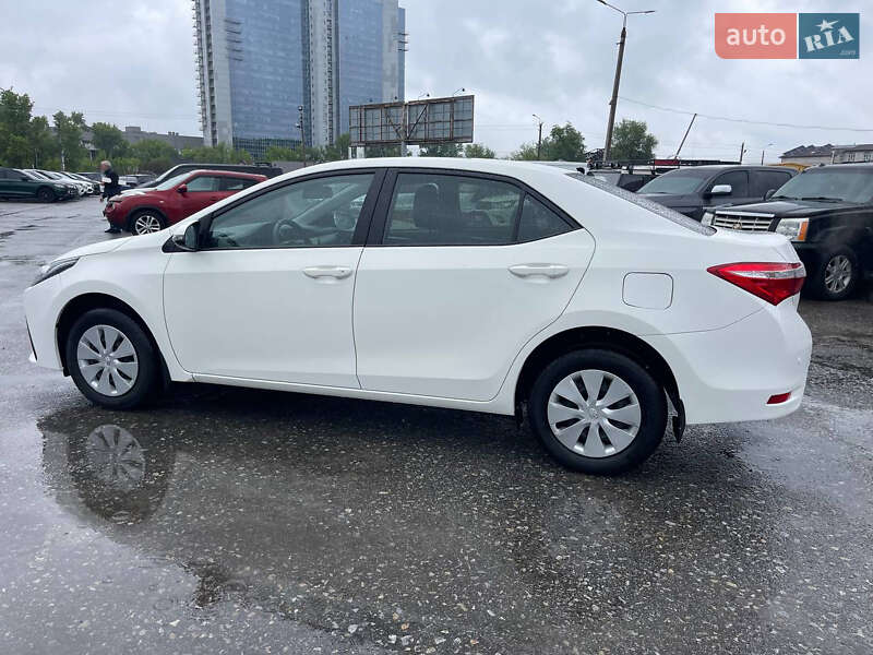 Седан Toyota Corolla 2016 в Киеве
