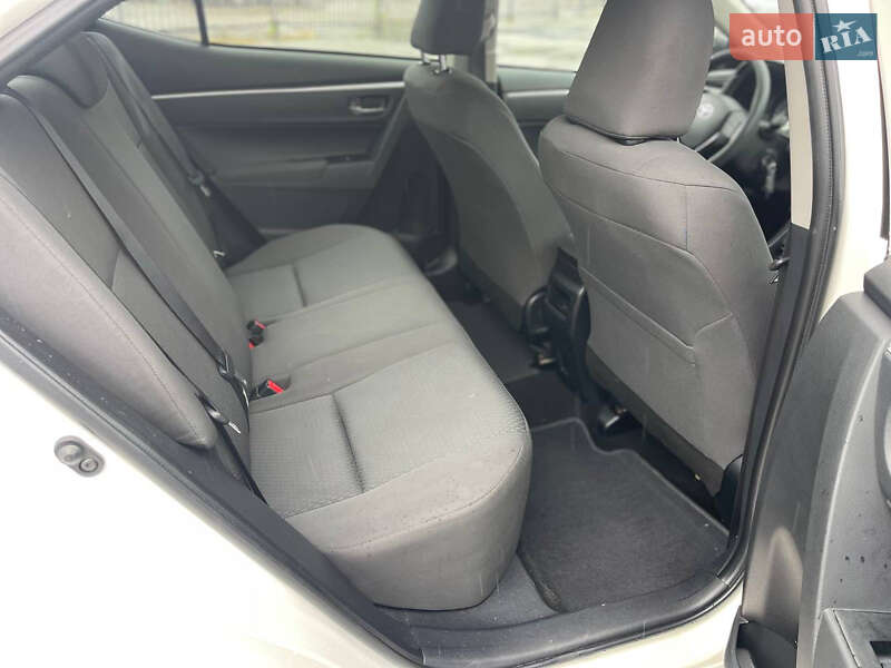 Седан Toyota Corolla 2016 в Киеве