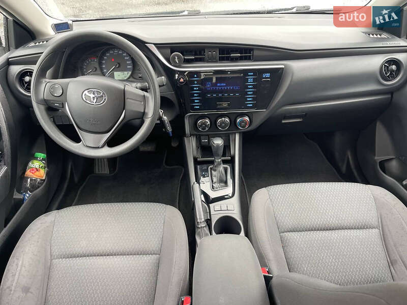 Седан Toyota Corolla 2016 в Киеве