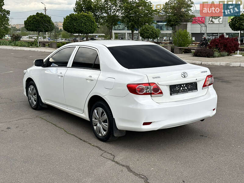 Седан Toyota Corolla 2011 в Кривом Роге