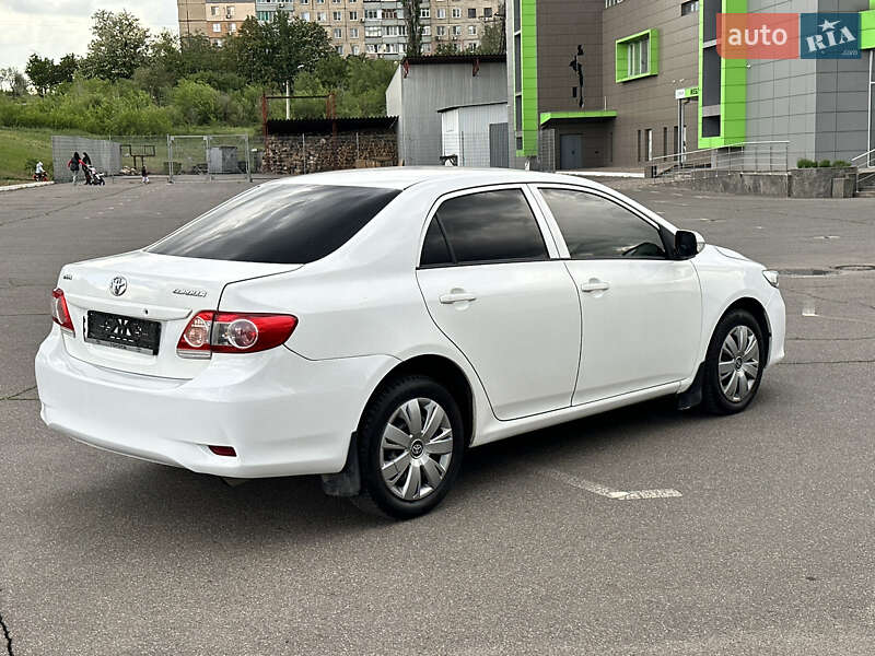 Седан Toyota Corolla 2011 в Кривом Роге