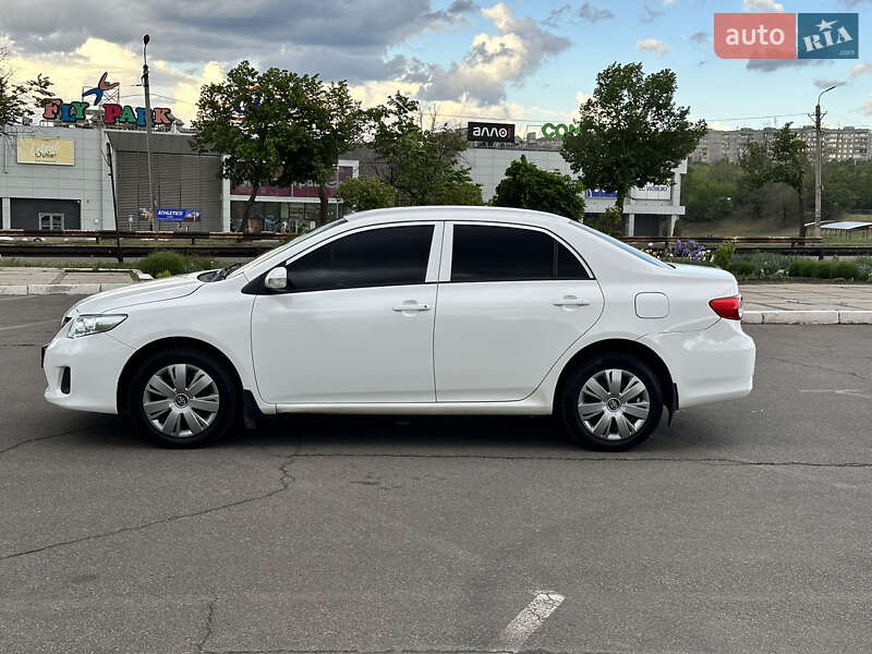 Седан Toyota Corolla 2011 в Кривом Роге