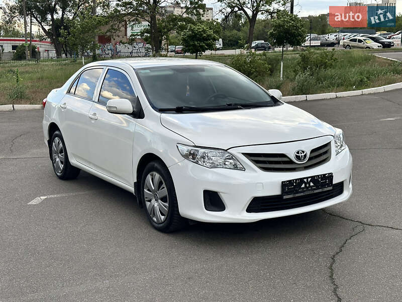 Седан Toyota Corolla 2011 в Кривом Роге