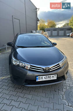 Седан Toyota Corolla 2015 в 