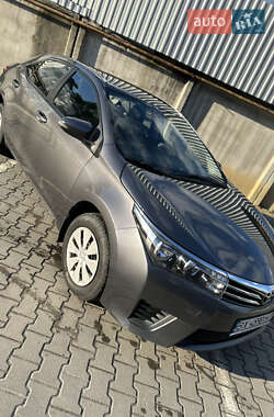 Седан Toyota Corolla 2015 в 