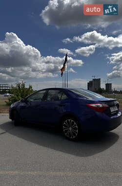 Седан Toyota Corolla 2014 в 