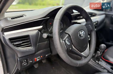 Седан Toyota Corolla 2014 в 