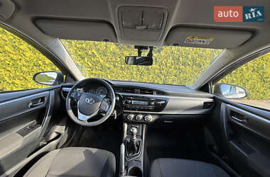 Седан Toyota Corolla 2013 в 