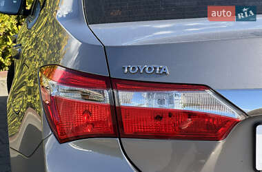Седан Toyota Corolla 2013 в 