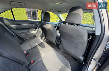 Седан Toyota Corolla 2013 в 