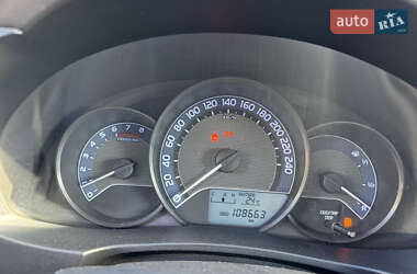 Седан Toyota Corolla 2013 в 