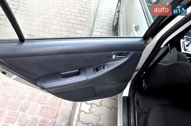Хэтчбек Toyota Corolla 2004 в 