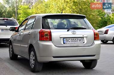 Хэтчбек Toyota Corolla 2004 в 