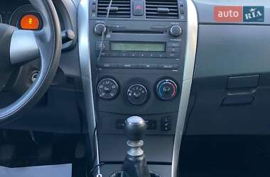 Седан Toyota Corolla 2011 в 