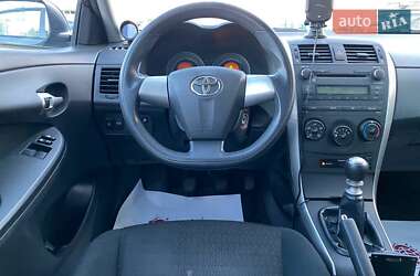 Седан Toyota Corolla 2011 в 