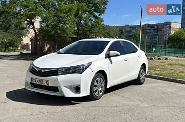 Седан Toyota Corolla 2013 в Полтаве
