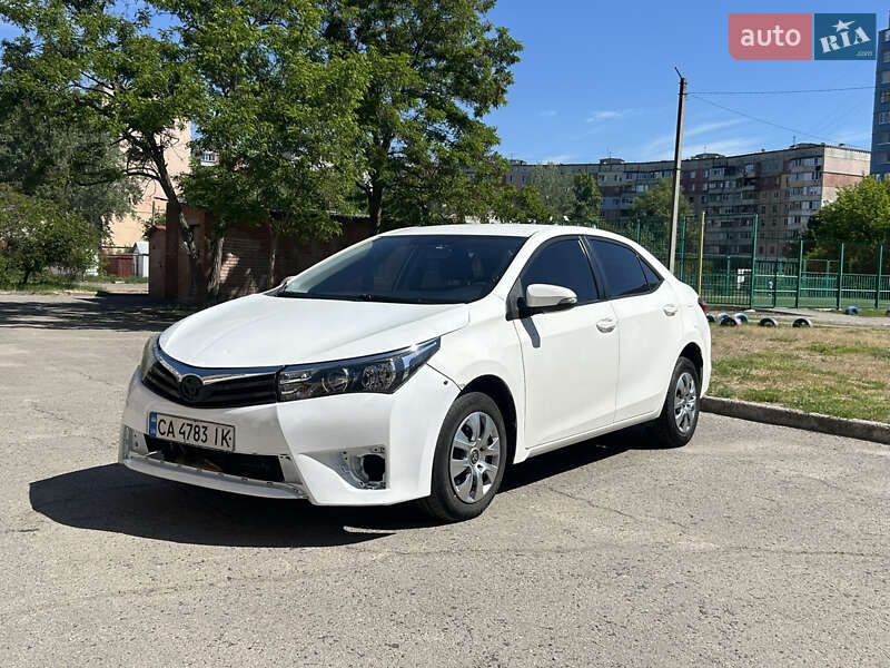 Седан Toyota Corolla 2013 в 