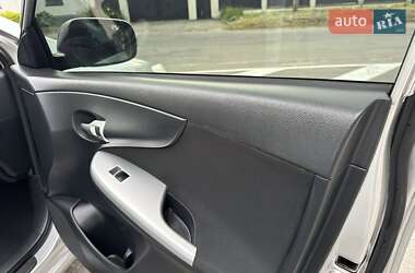 Седан Toyota Corolla 2010 в 
