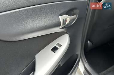Седан Toyota Corolla 2010 в 