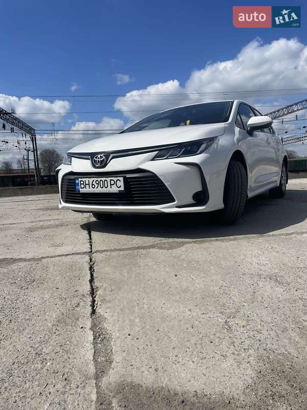 Седан Toyota Corolla 2021 в 