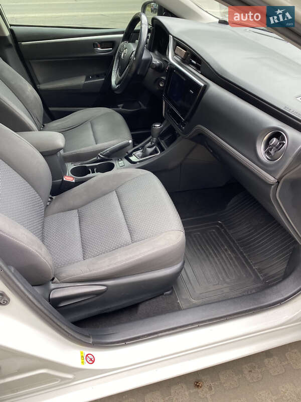 Седан Toyota Corolla 2016 в Киеве