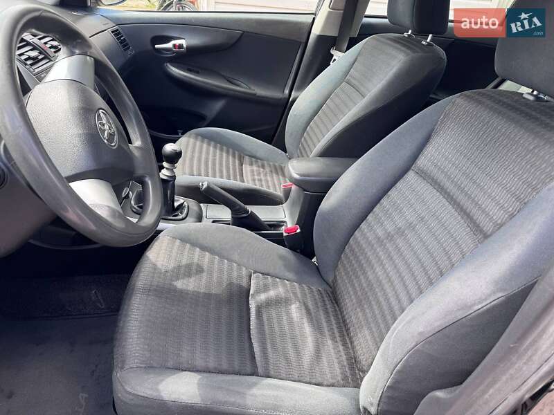 Седан Toyota Corolla 2010 в Киеве