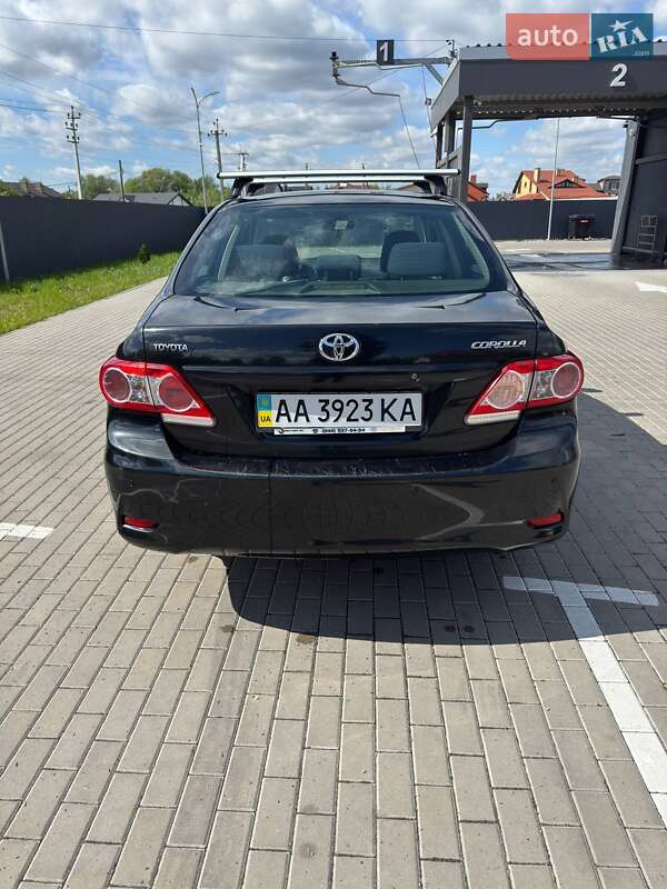 Седан Toyota Corolla 2010 в Киеве